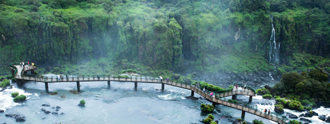 iguassu-falls-the-largest-series-of-waterfalls-of-the-world