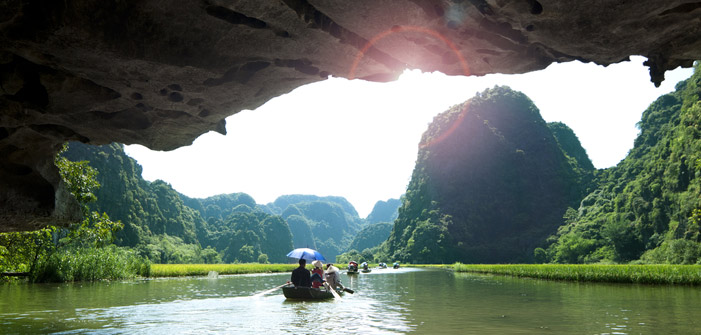 popular-tourist-cave-vietnam